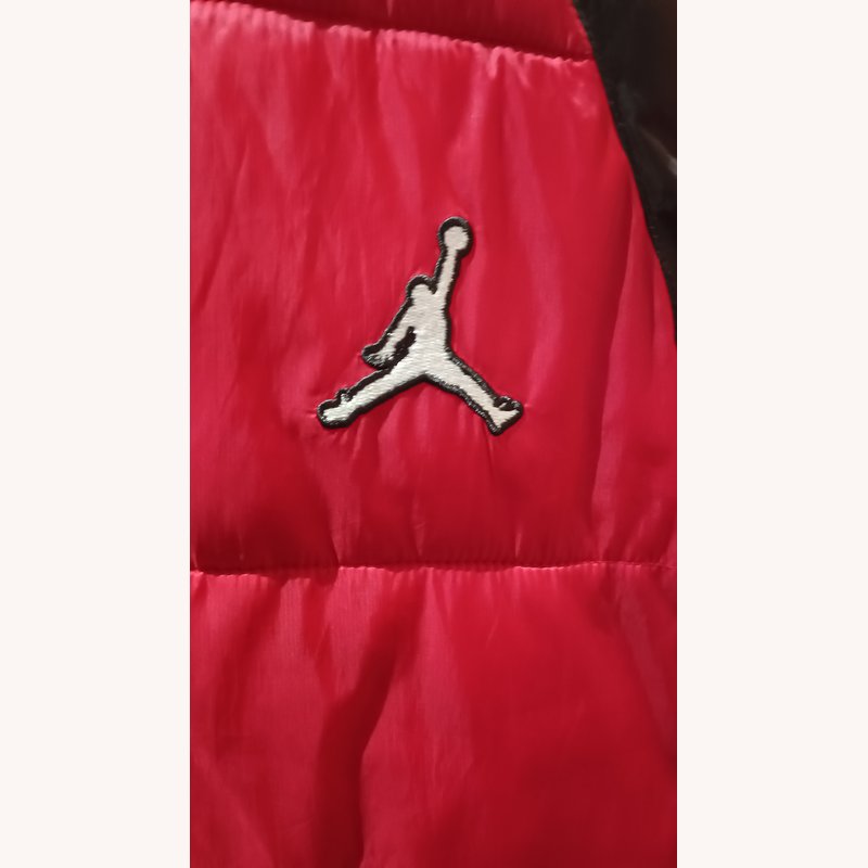 Jordan – 12 Years – Air Jordan Flight Red & Black Puffer Jacket – VGC - Image 7